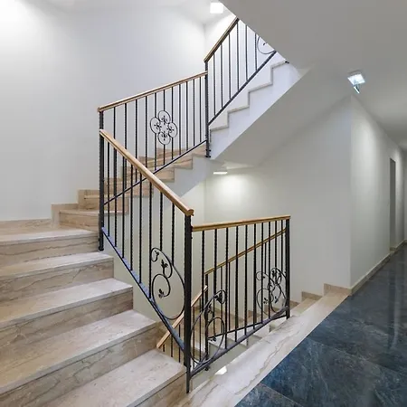 Luxury Znjan,split-two Bathrooms And Free Parking Split