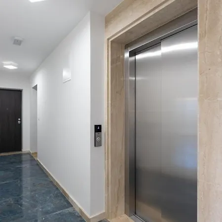 Luxury Znjan,split-two Bathrooms And Free Parking Lejlighed *