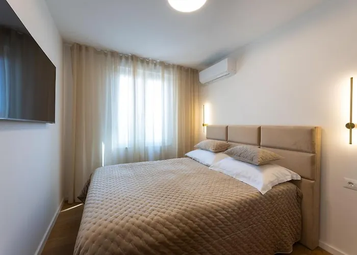 Luxury Znjan,split-two Bathrooms And Free Parking * 斯普利特